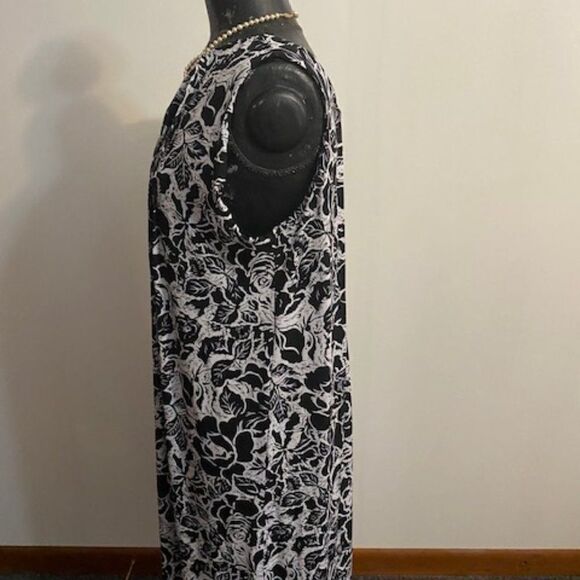 Periwinkle Black/White pleated front and back dress, size 14W - Picture 2 of 5